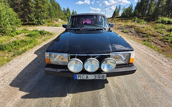 Volvo 240 2 of 5