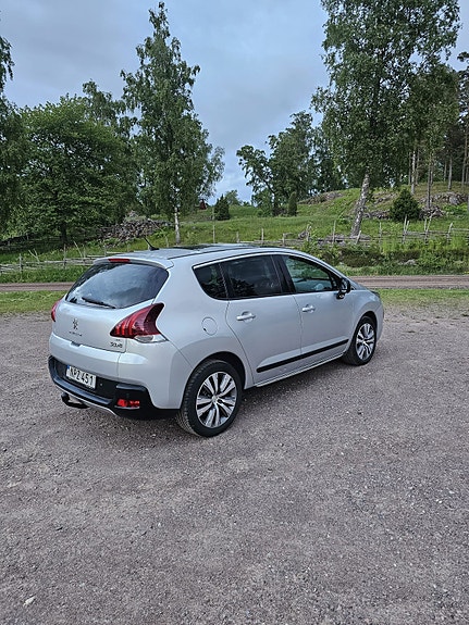 Peugeot 3008 2 of 5