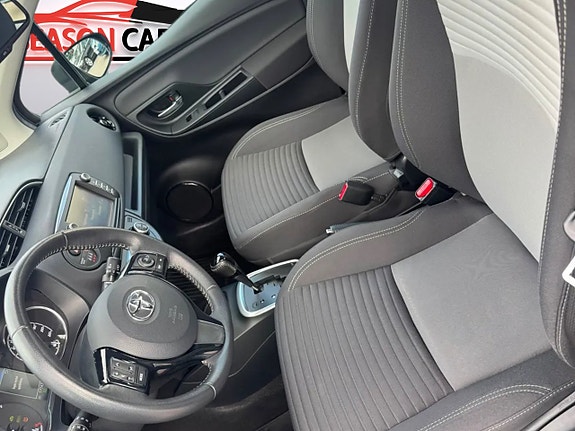 Toyota Yaris 6 of 10