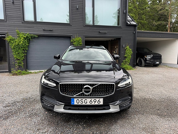 Volvo V90 Cross Country 3 of 5
