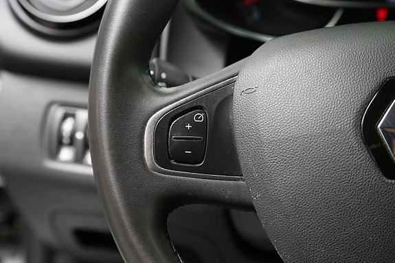 Renault Clio 19 of 24
