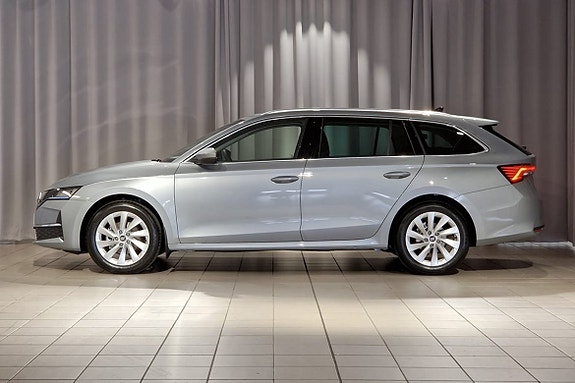 Skoda Octavia 2 of 5