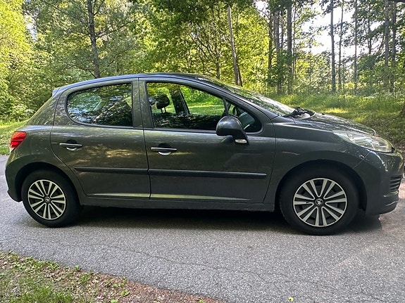 Peugeot 207 2 of 5