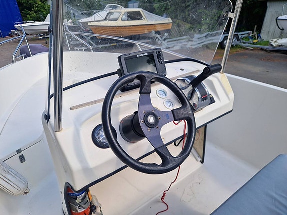 Uttern S52 Mercury 60 EFI -02 3 of 5