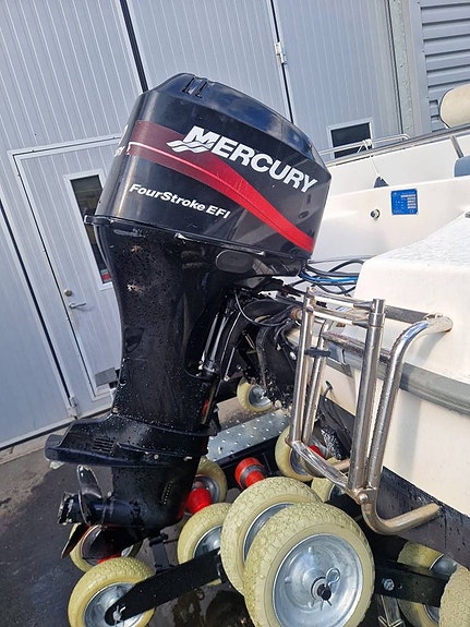 Uttern S52 Mercury 60 EFI -02 2 of 5