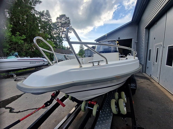 Uttern S52 Mercury 60 EFI -02 6 of 7