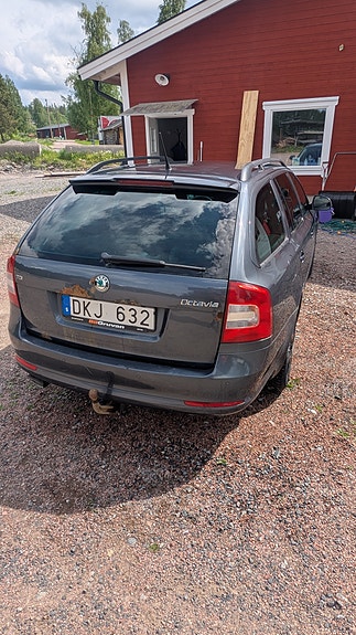 Skoda Octavia 2 of 5