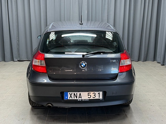 BMW 116i 3 of 5