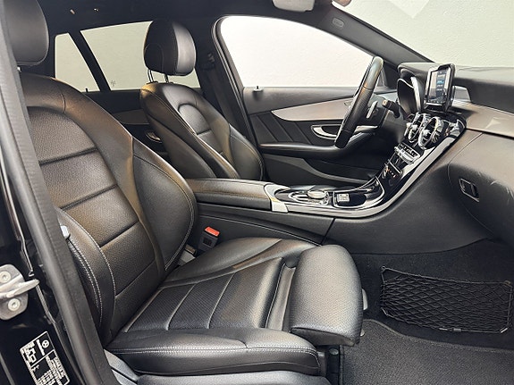 Mercedes-Benz C200 21 of 21