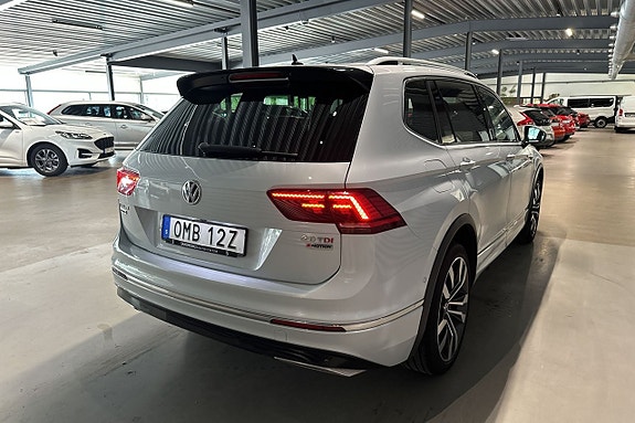 Volkswagen Tiguan Allspace 4 of 5