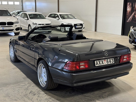Mercedes-Benz SL500 4 of 5