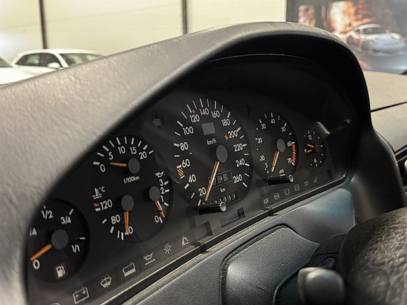 Mercedes-Benz SL500 15 of 15