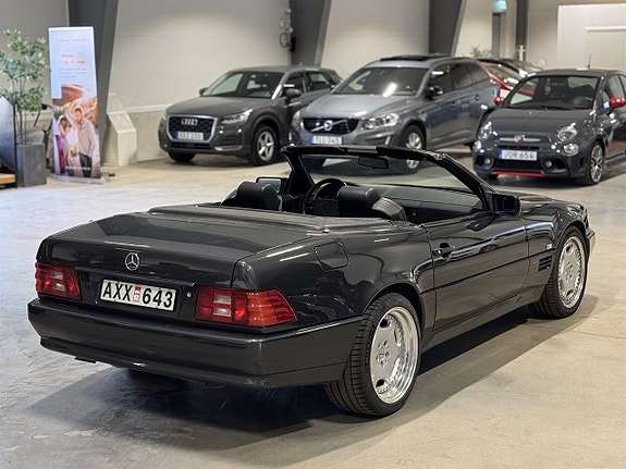 Mercedes-Benz SL500 3 of 5
