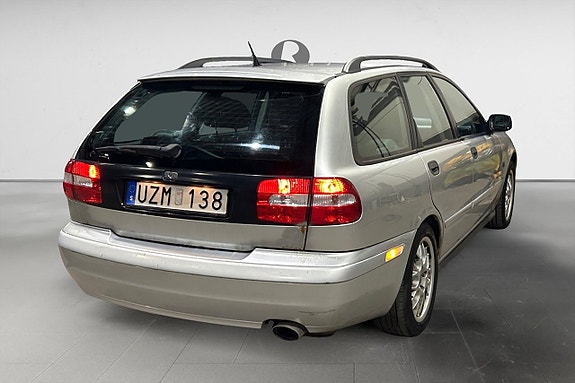 Volvo V40 6 of 17