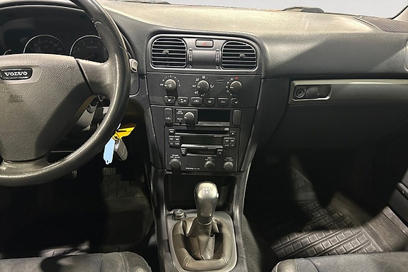 Volvo V40 12 of 17