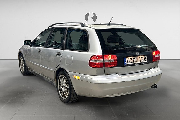 Volvo V40 4 of 5