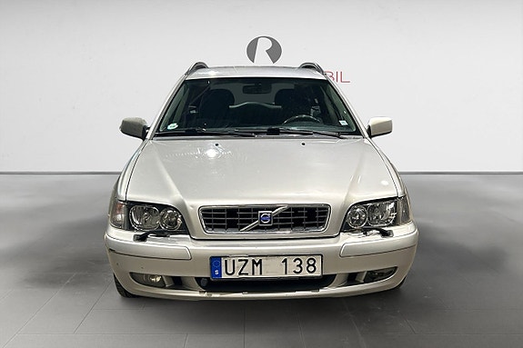 Volvo V40 9 of 17