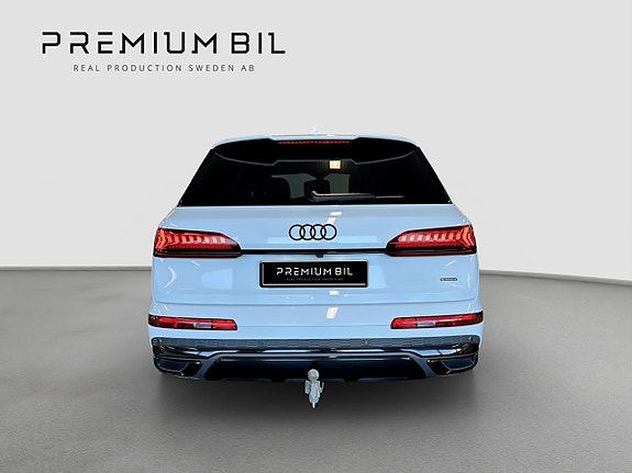 Audi Q7 4 of 5