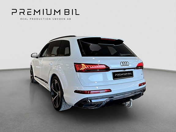 Audi Q7 2 of 5