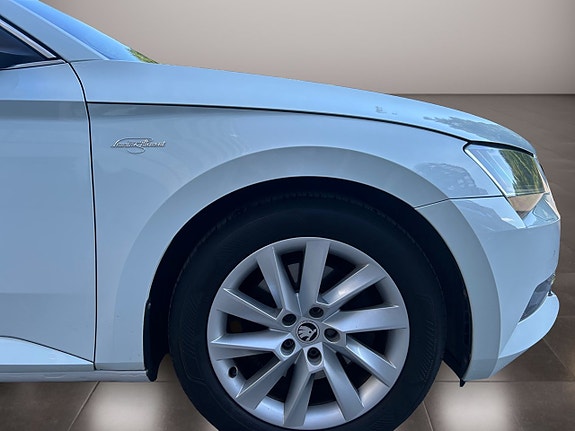 Skoda Superb 9 of 30