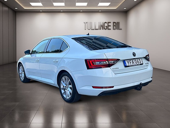 Skoda Superb 3 of 5