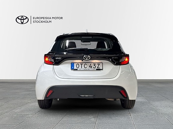 Toyota Yaris 4 of 12