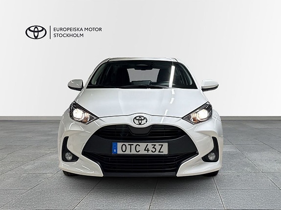 Toyota Yaris 5 of 12