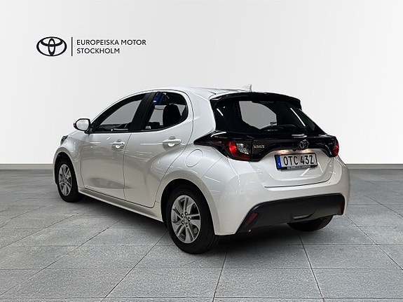 Toyota Yaris 2 of 12