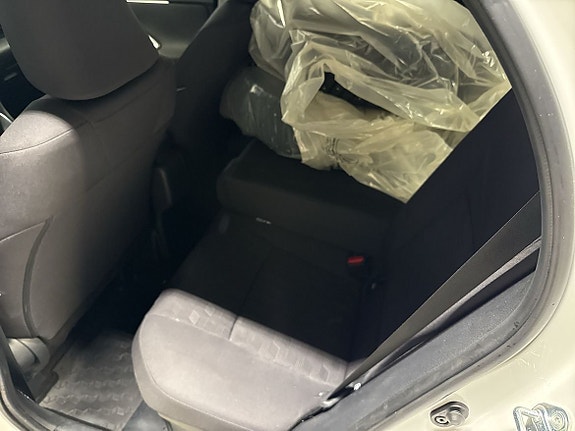 Toyota Yaris 7 of 12