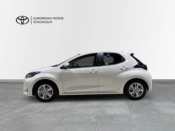 Toyota Yaris 3 of 12