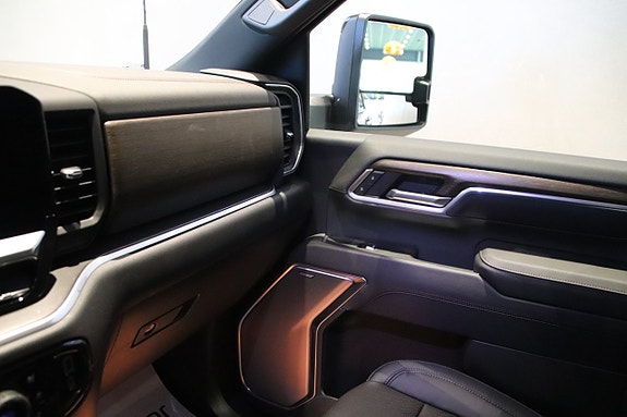 Chevrolet Silverado 2500 18 of 30
