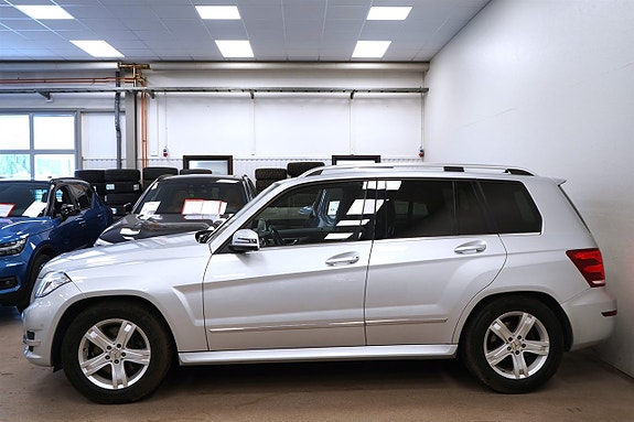 Mercedes-Benz GLK220 2 of 26