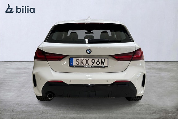BMW 118i 4 of 5