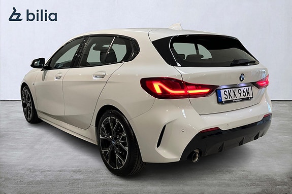 BMW 118i 2 of 5
