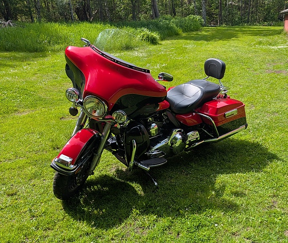 Harley-Davidson Ultra 3 of 4