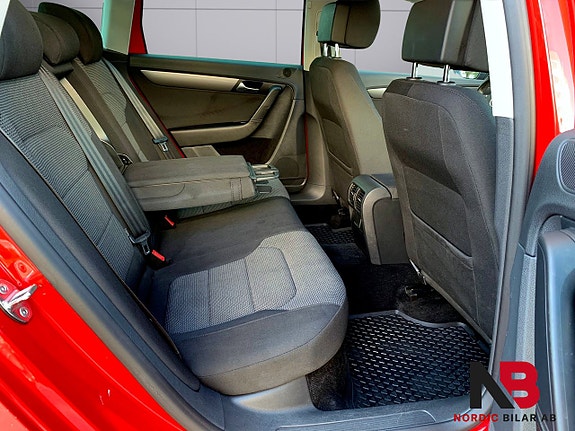 Volkswagen Passat 16 of 26