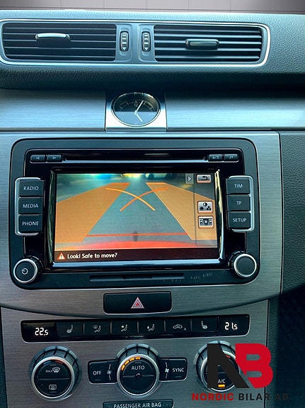 Volkswagen Passat 9 of 26