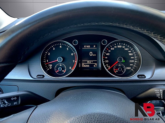 Volkswagen Passat 11 of 26