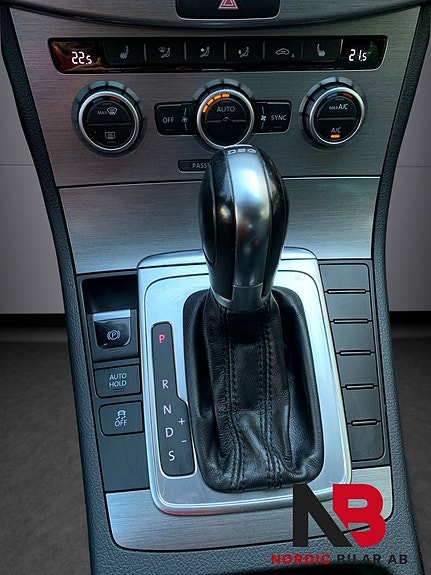 Volkswagen Passat 10 of 26