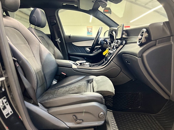 Mercedes-Benz GLC220 d 27 of 30
