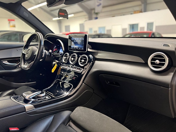 Mercedes-Benz GLC220 d 26 of 30