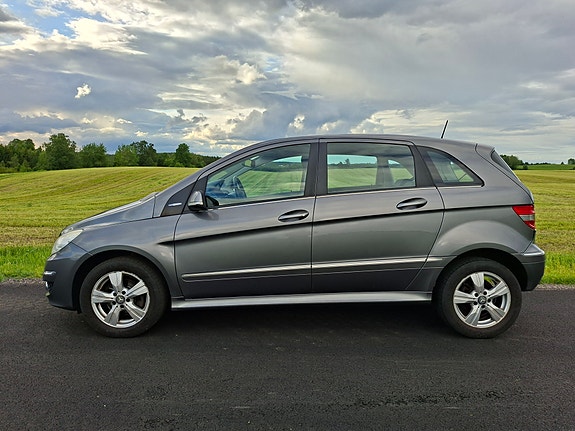 Mercedes-Benz B170 3 of 5