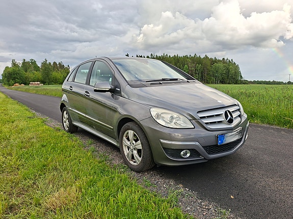 Mercedes-Benz B170 4 of 5
