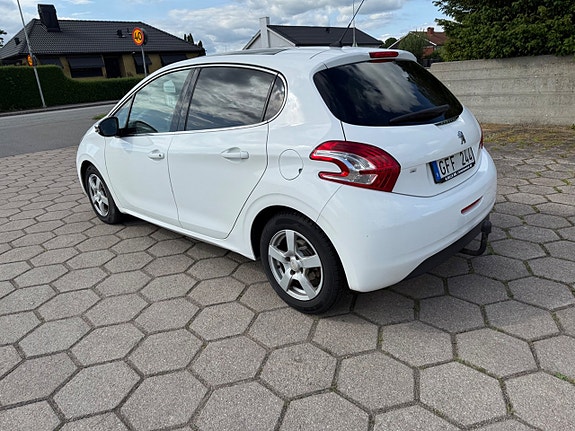 Peugeot 208 4 of 13