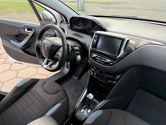 Peugeot 208 13 of 13