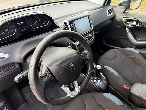 Peugeot 208 10 of 13