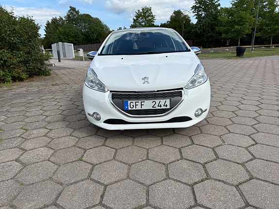 Peugeot 208 8 of 13