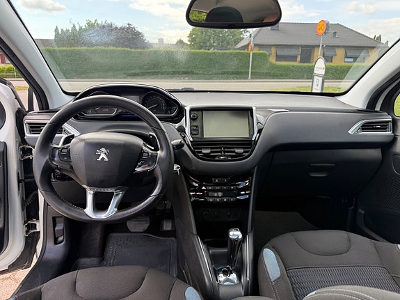 Peugeot 208 11 of 13