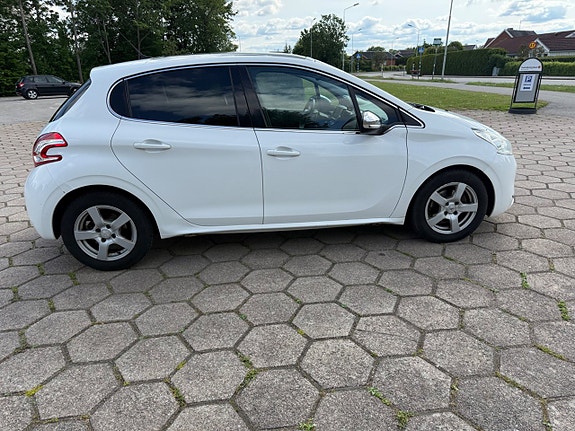 Peugeot 208 7 of 13