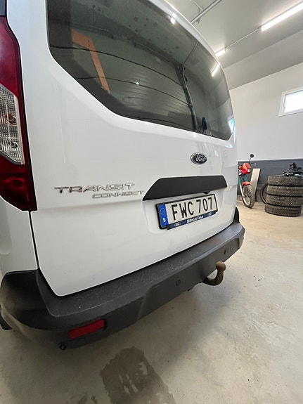 Ford Transit Connect 4 of 5